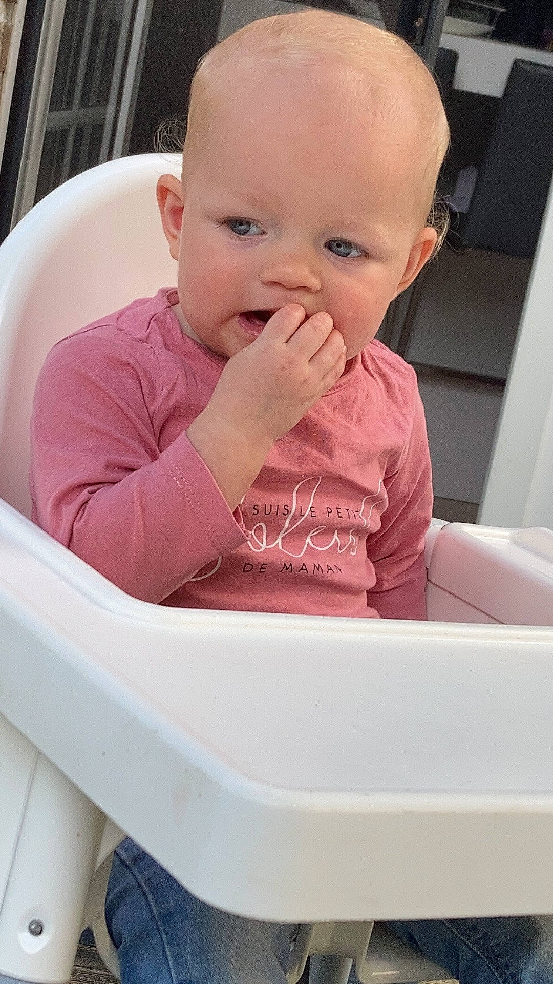 Tessa participe au concours pour gagner de l'argent avec cette photo : baby, baby_toddler_clothing, cheek, chin, ear, eyebrow, eyelash, finger, gesture, head, human_body, iris, lip, mouth, neck, nose, person, pink, skin, toddler