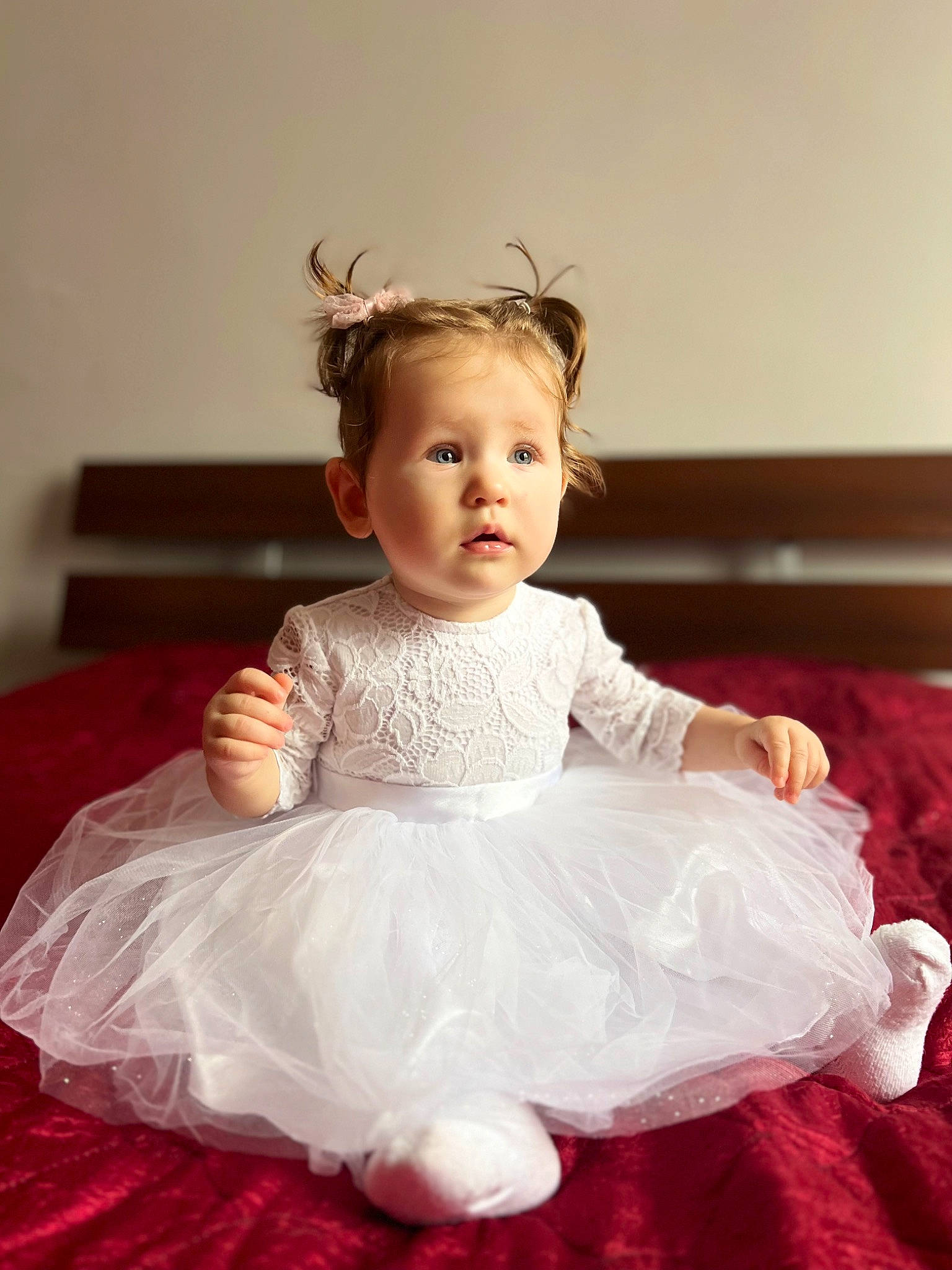 Valérie participe au concours pour gagner de l'argent avec cette photo : baby_toddler_clothing, bridal_accessory, cheek, child, day_dress, dress, embellishment, flash_photography, hair_accessory, happy, headgear, headpiece, iris, jewellery, one_piece_garment, person, pink, shoulder, skin, sleeve