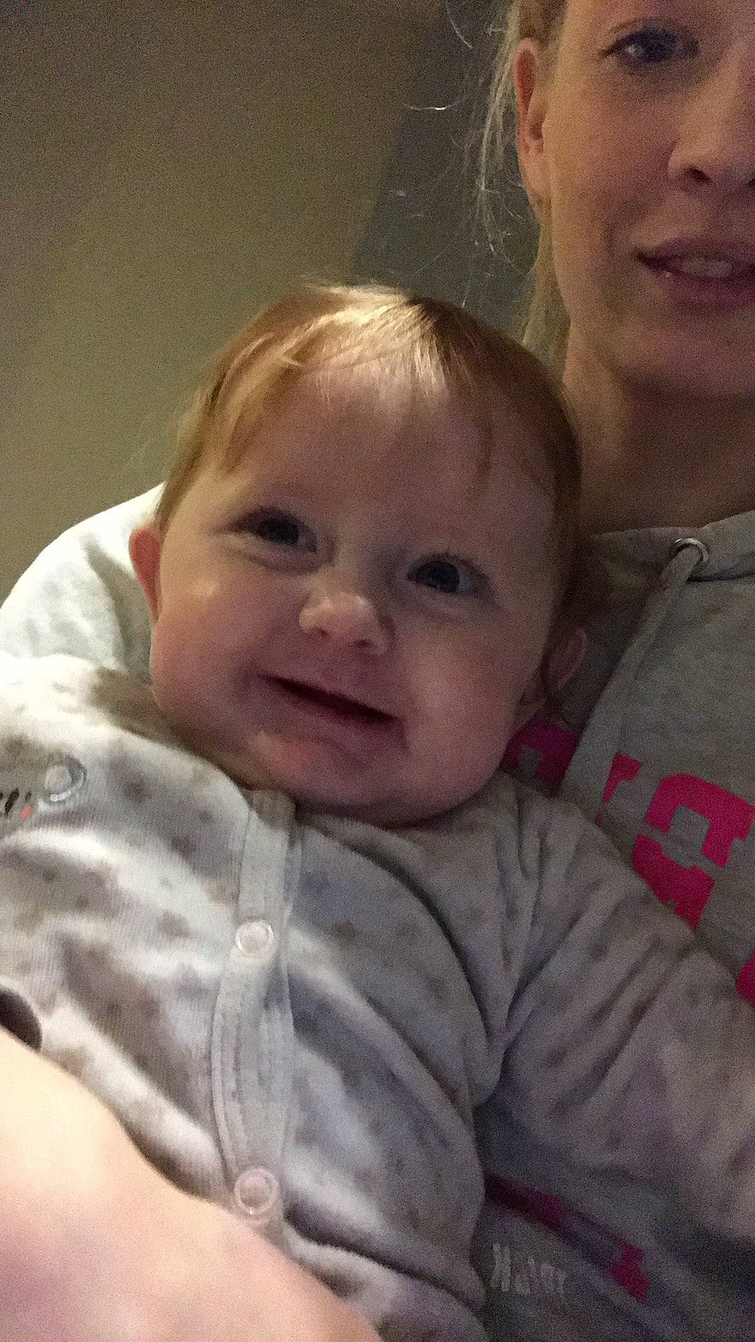 Melina a rejoint le concours — aidez-le/la à gagner de superbes lots ! arm, cheek, chin, comfort, ear, eye, eyebrow, face, forehead, happy, human_body, iris, lip, mammal, mouth, nose, person, skin, sleeve, smile