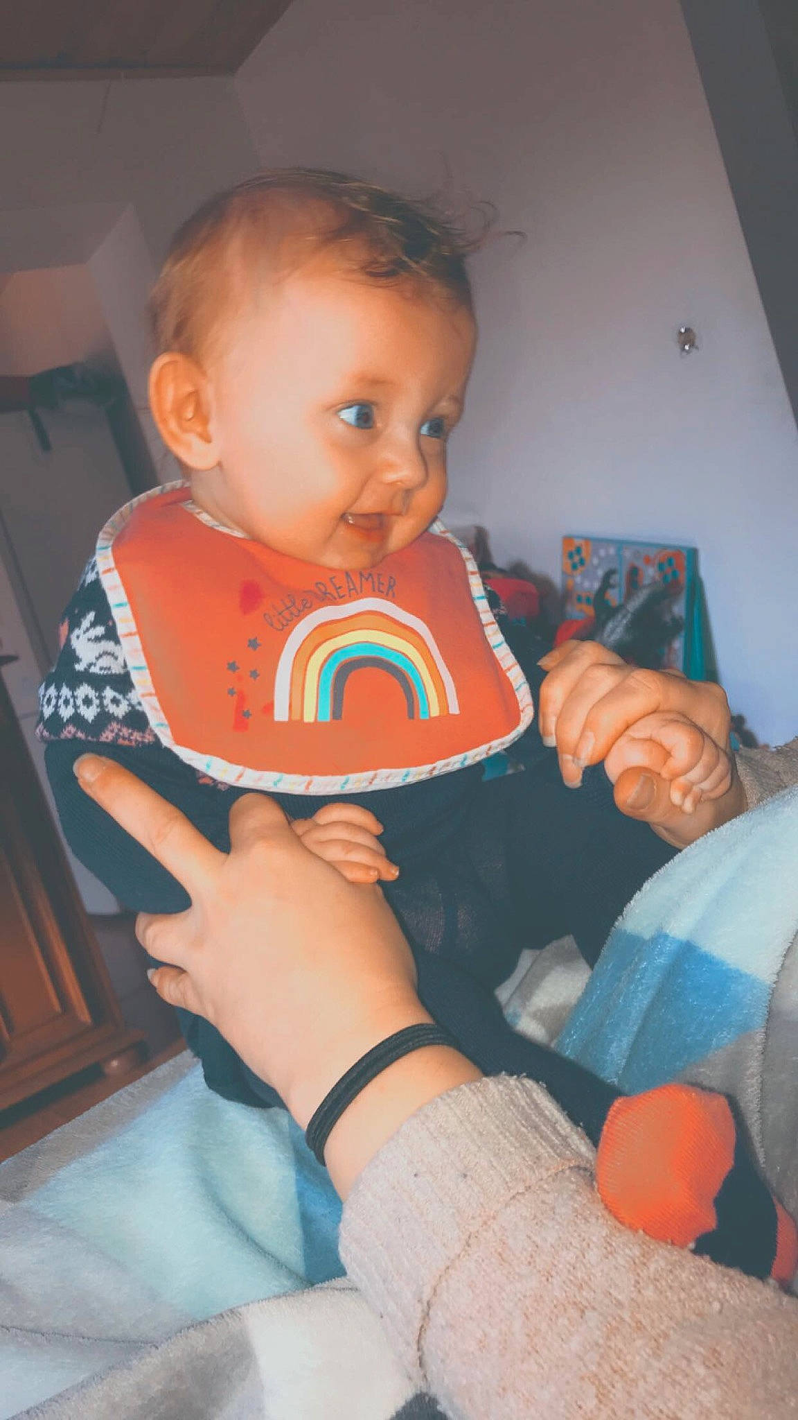 Melina a rejoint le concours — aidez-le/la à gagner de superbes lots ! baby, child, finger, person, toddler