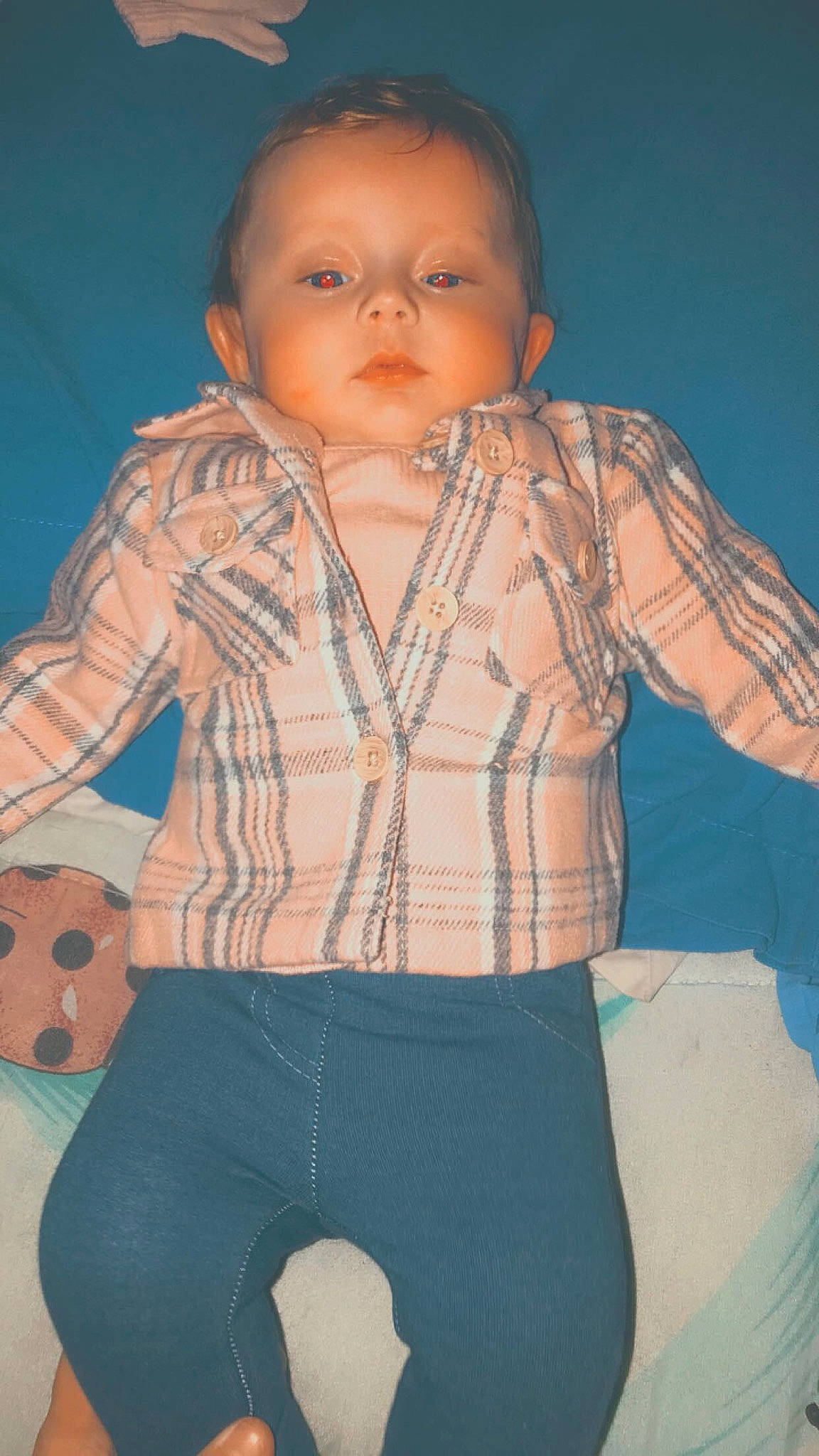 Melina a rejoint le concours — aidez-le/la à gagner de superbes lots ! abdomen, arm, baby, blue, cheek, child, child_model, eye, forehead, leg, nose, outerwear, pattern, person, skin, sleeve, standing, stomach, thigh, toddler