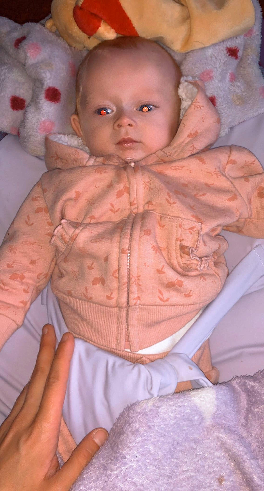 Helena a rejoint le concours — aidez-le/la à gagner de superbes lots ! baby, baby_toddler_clothing, cheek, chest, child, chin, eye, eyebrow, eyelash, face, head, iris, linens, lip, neck, nose, person, pink, skin, sleeve