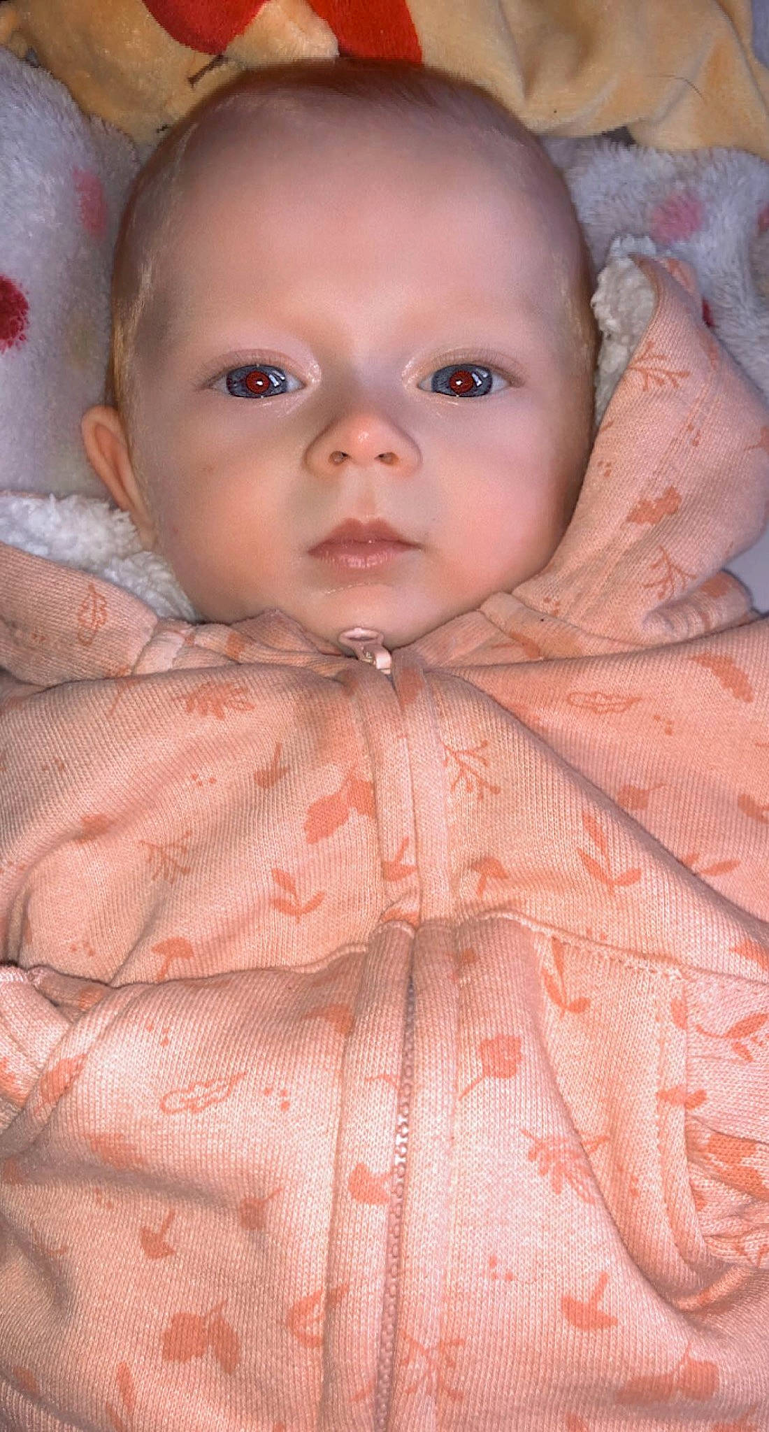 Helena a rejoint le concours — aidez-le/la à gagner de superbes lots ! baby, baby_toddler_clothing, cheek, child, chin, collar, comfort, face, head, iris, linens, lip, mouth, neck, nose, pattern, person, pink, skin, sleeve