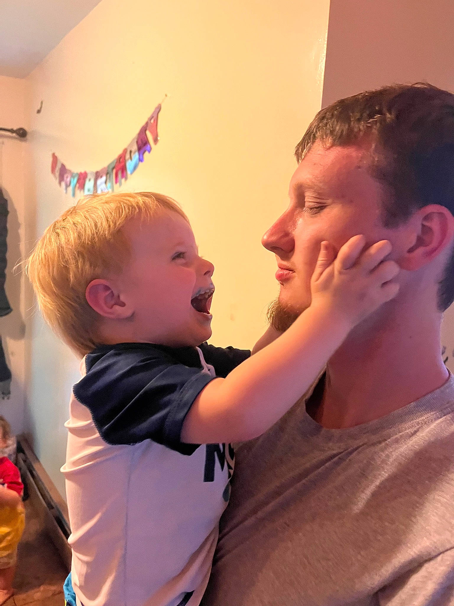 Arthur is registered to the contest to win money with this photo: baby, cheek, child, ear, event, family, fun, gesture, happy, person, shoulder, smile, t_shirt, toddler