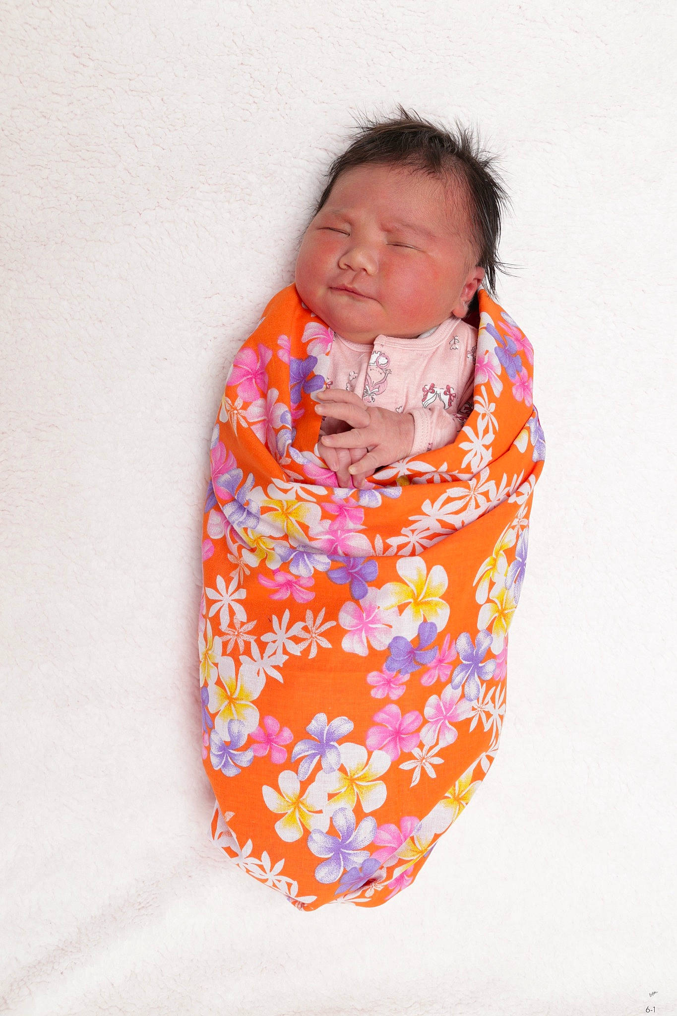 Tuiariki a rejoint le concours — aidez-le/la à gagner de superbes lots ! art, baby, baby_products, baby_sleeping, baby_toddler_clothing, cheek, child, collar, comfort, eyebrow, fun, happy, linens, magenta, nose, pattern, person, sleeve, t_shirt, textile