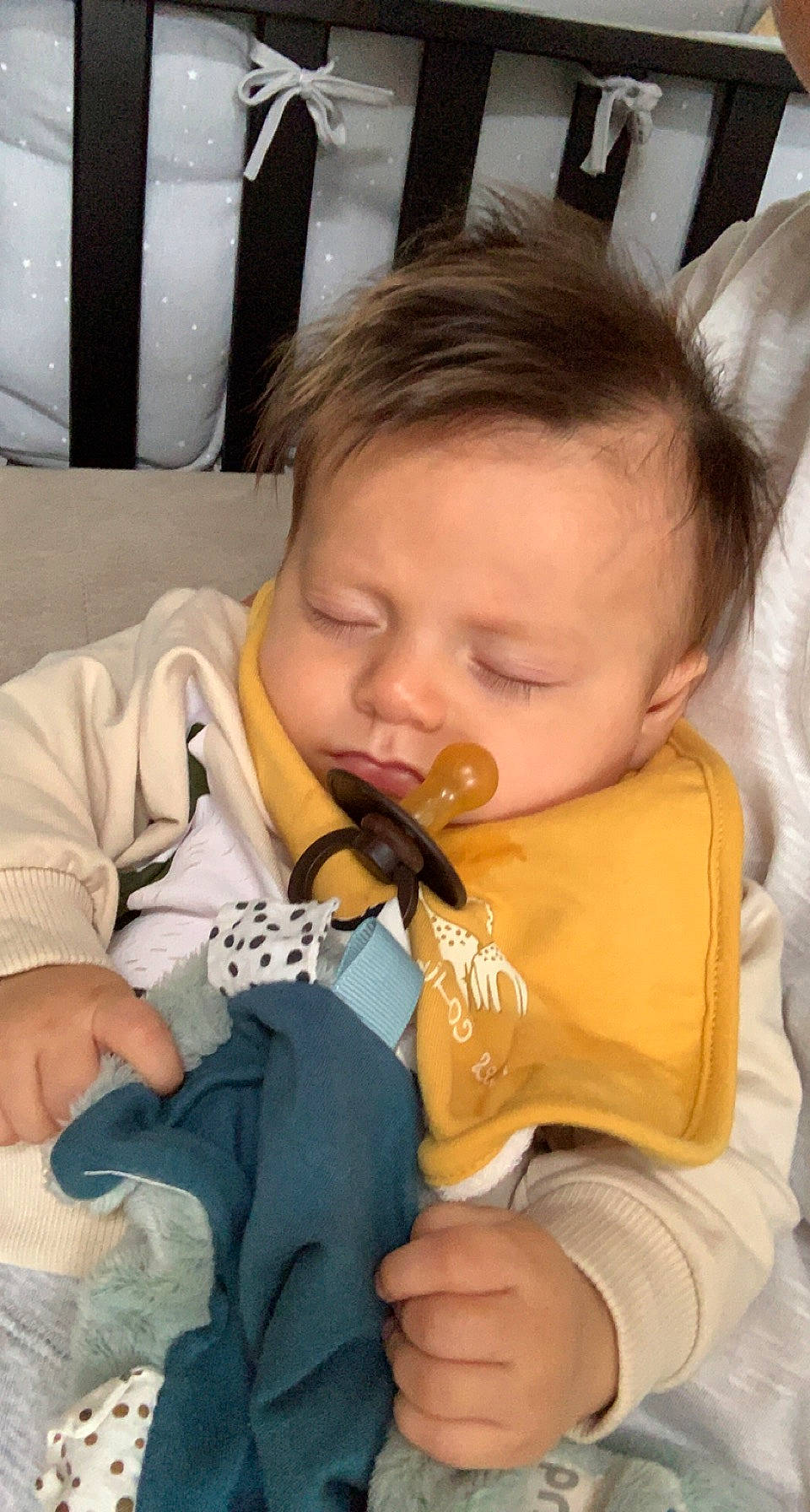 Kami participe au concours pour gagner de l'argent avec cette photo : baby, baby_products, baby_toddler_clothing, chair, cheek, child, comfort, ear, finger, fun, gesture, hand, head, iris, mouth, nail, person, sitting, skin, thumb