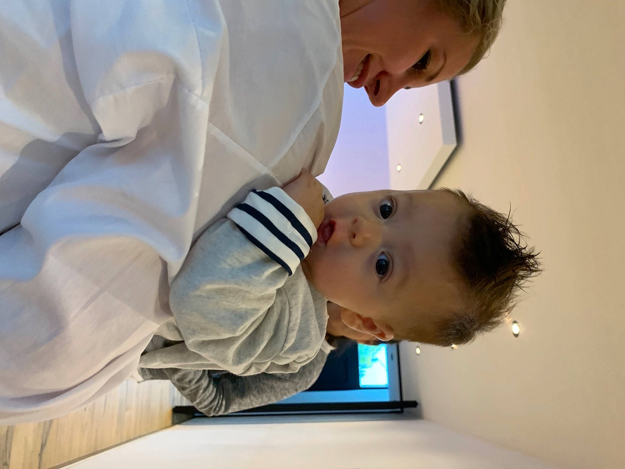 Kami a rejoint le concours — aidez-le/la à gagner de superbes lots ! art, baby, baby_products, baby_toddler_clothing, cheek, child, comfort, eye, eyelash, gesture, hair, happy, human_body, mouth, nose, person, room, skin, surprise, toddler