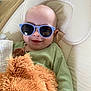 Alessio a rejoint le concours — aidez-le/la à gagner de superbes lots ! baby, baby_boy, child, clothing, comfort, cozy, cushioned_seat, cute, green_sweater, happy, headwear, indoor, infant, person, plush_toy, portrait, relaxed, smile, sunglasses, teddy_bear