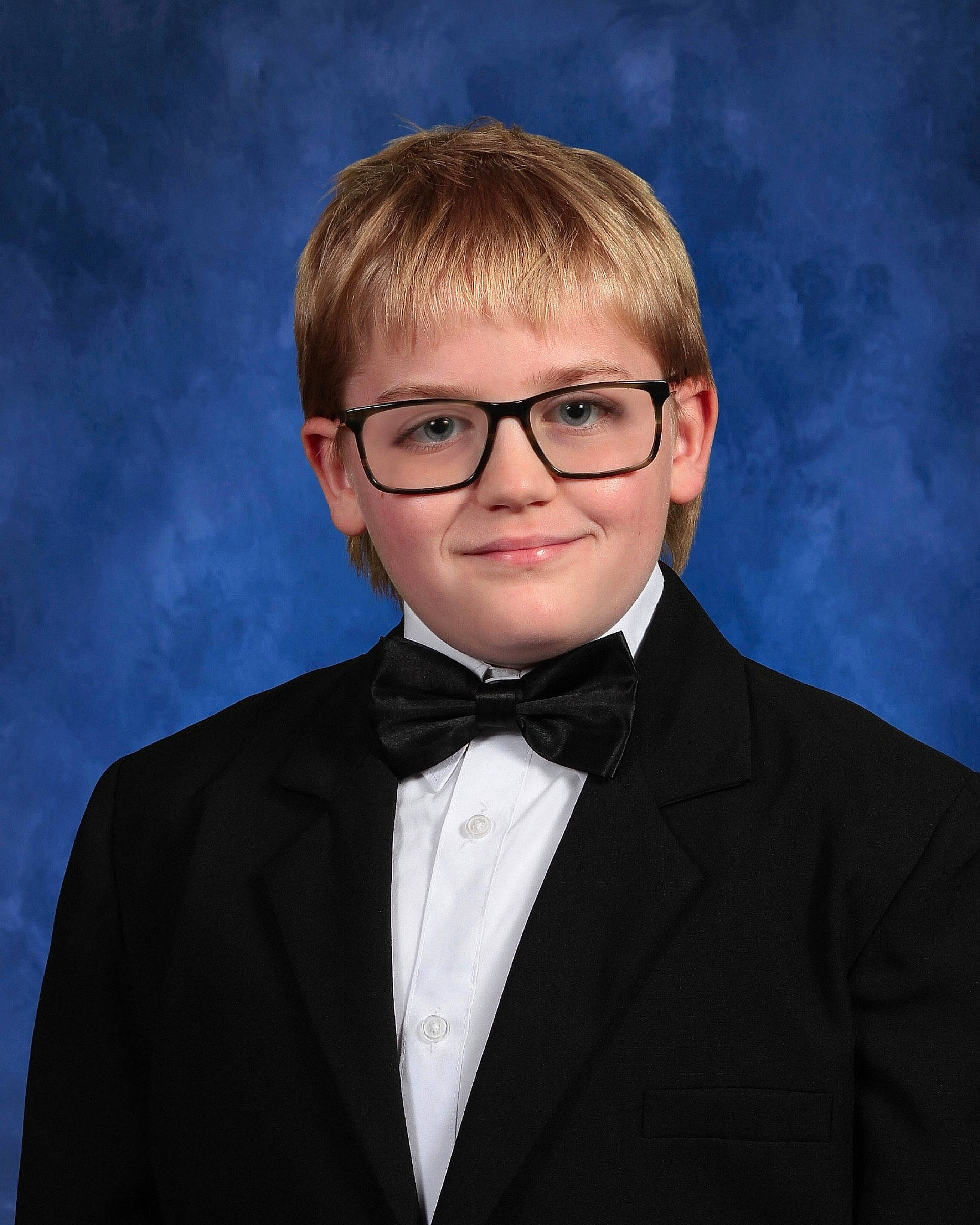 Clinton is registered to the contest to win money with this photo: blazer, bow_tie, chin, collar, dress_shirt, eye, eyebrow, eyewear, flash_photography, forehead, formal_wear, gesture, glasses, hair, joy, lip, person, sleeve, smile, suit