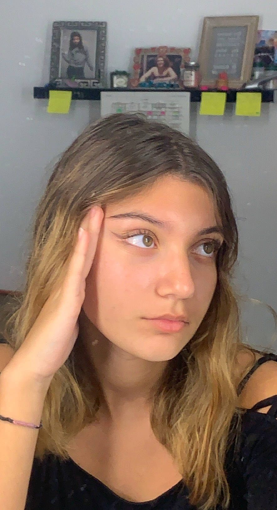 Laora participe au concours pour gagner de l'argent avec cette photo : black_hair, blurred, cheek, chin, cool, ear, eyebrow, eyelash, flash_photography, forehead, gesture, iris, jaw, joint, lip, mouth, neck, nose, organ, person