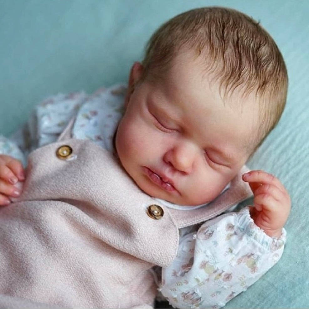 Serena participe au concours pour gagner de l'argent avec cette photo : baby, baby_toddler_clothing, cheek, child, chin, close_up, collar, comfort, ear, eyelash, hand, happy, iris, lip, nose, pattern, person, portrait_photography, skin, sleeve