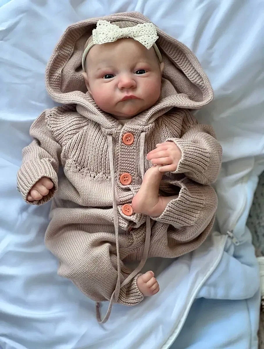 Serena participe au concours pour gagner de l'argent avec cette photo : baby, baby_products, baby_toddler_clothing, cheek, child, collar, eye, face, fashion_accessory, fur, gesture, happy, headwear, hood, jacket, pattern, person, skin, sleeve, toddler