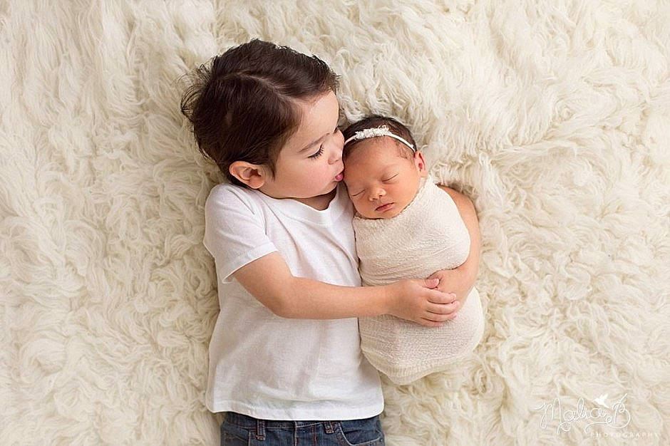 Tasnim is registered to the contest to win money with this photo: child, family, girl, happiness, infant, mother, person, photograph, photography, portrait_photography, product, sibling, smile, textile, toddler