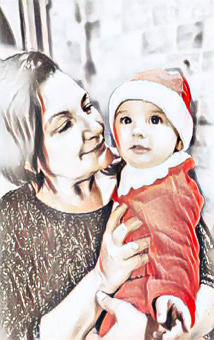 Négan a rejoint le concours — aidez-le/la à gagner de superbes lots ! art, baby, baby_toddler_clothing, child, costume, curtain, event, fictional_character, fun, fur, gesture, happy, headwear, jewellery, people_in_nature, person, santa_claus, smile, toddler, tradition