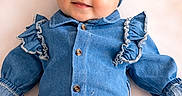 Aliya a rejoint le concours — aidez-le/la à gagner de superbes lots ! baby, denim, headband, smile, cute, infant, portrait, child, blue, clothing, button, face, fashion, happy, lying_down, one_person, studio, soft_background, young_child, casual