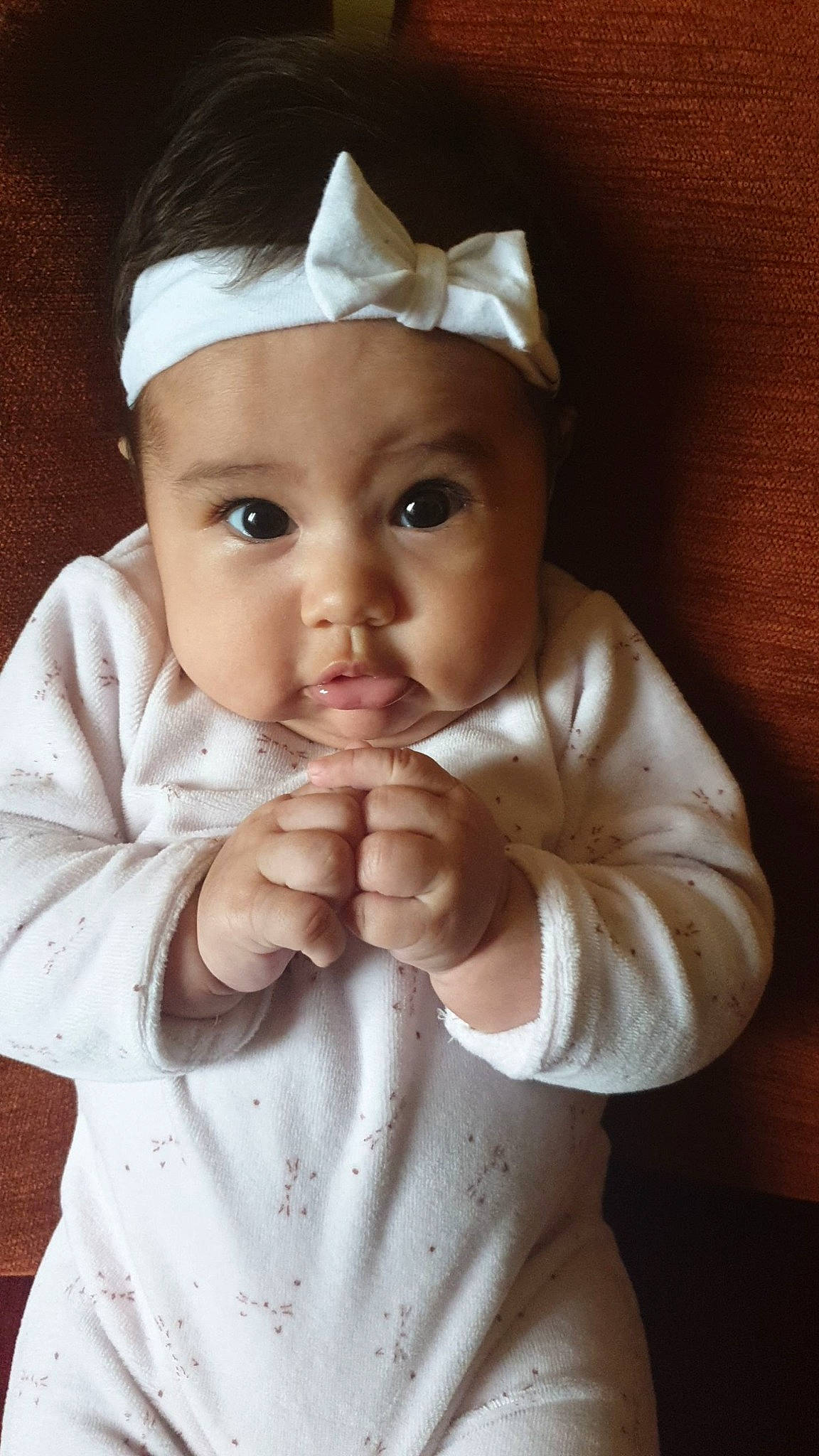 Maïra a rejoint le concours — aidez-le/la à gagner de superbes lots ! baby, baby_toddler_clothing, cap, cheek, chin, clothing, dress, eye, face, facial_expression, gesture, hand, headwear, lip, neck, nose, person, skin, sleeve, thumb