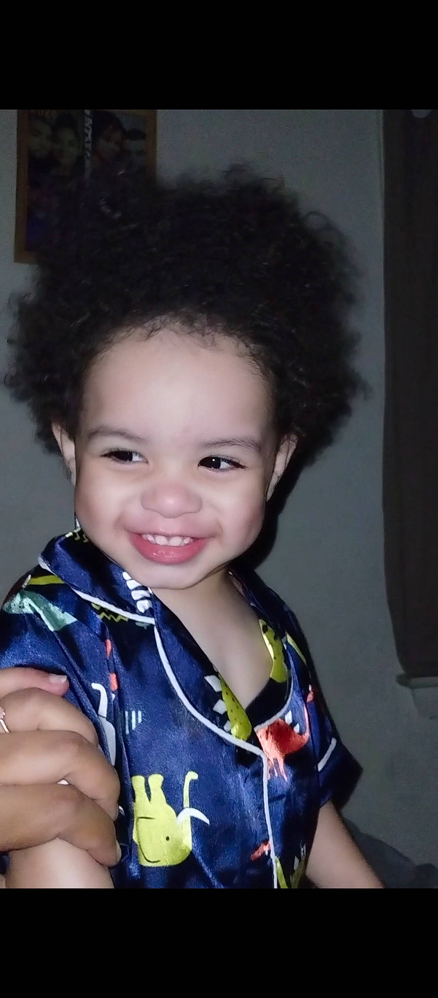 Carlos is registered to the contest to win money with this photo: black_hair, cheek, chin, electric_blue, eye, eyebrow, eyelash, face, flash_photography, forehead, fun, gesture, happy, iris, joy, lip, nose, person, shoulder, skin