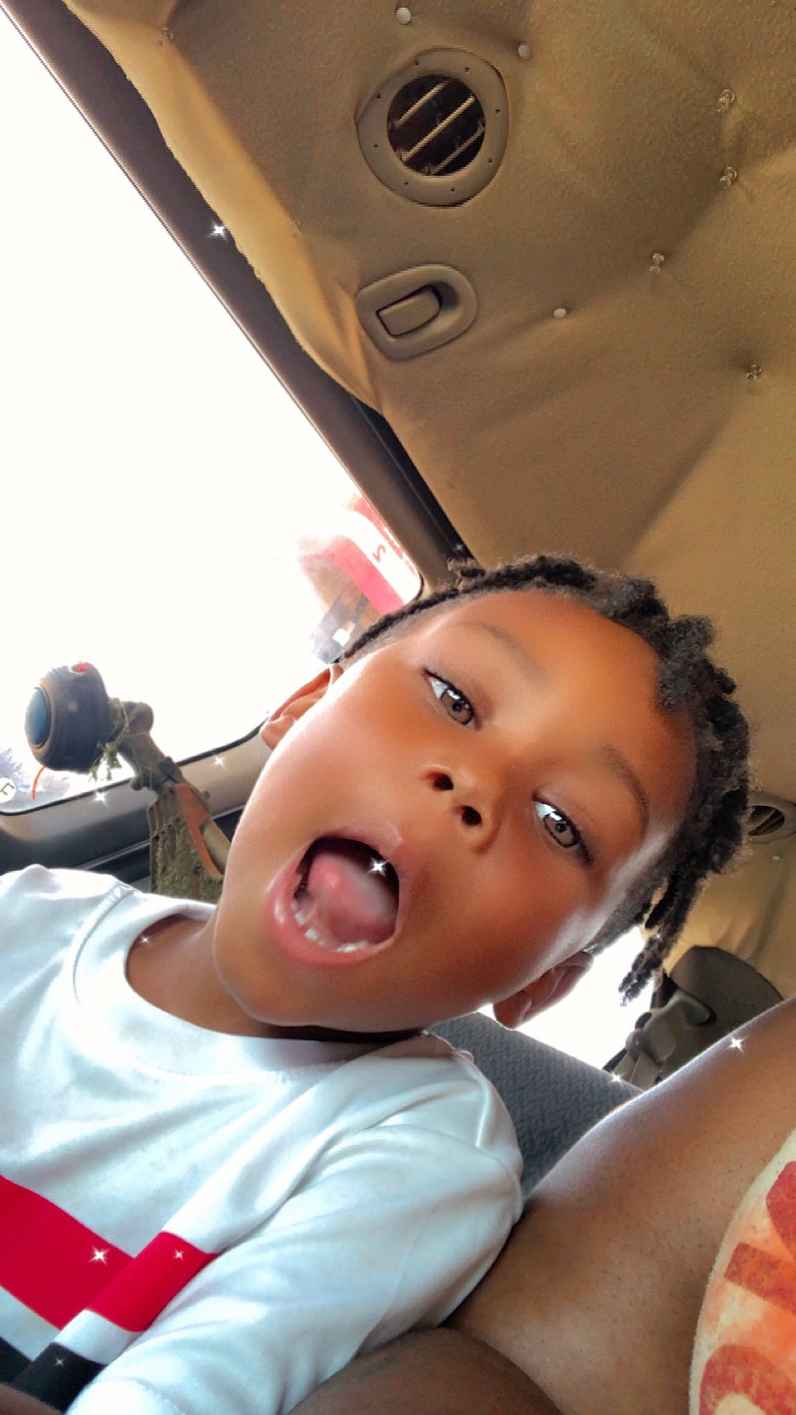Teaone is registered to the contest to win money with this photo: abdomen, baby, cheek, child, chin, fun, gesture, happy, leisure, mouth, nose, person, recreation, skin, sky, smile, toddler, vacation