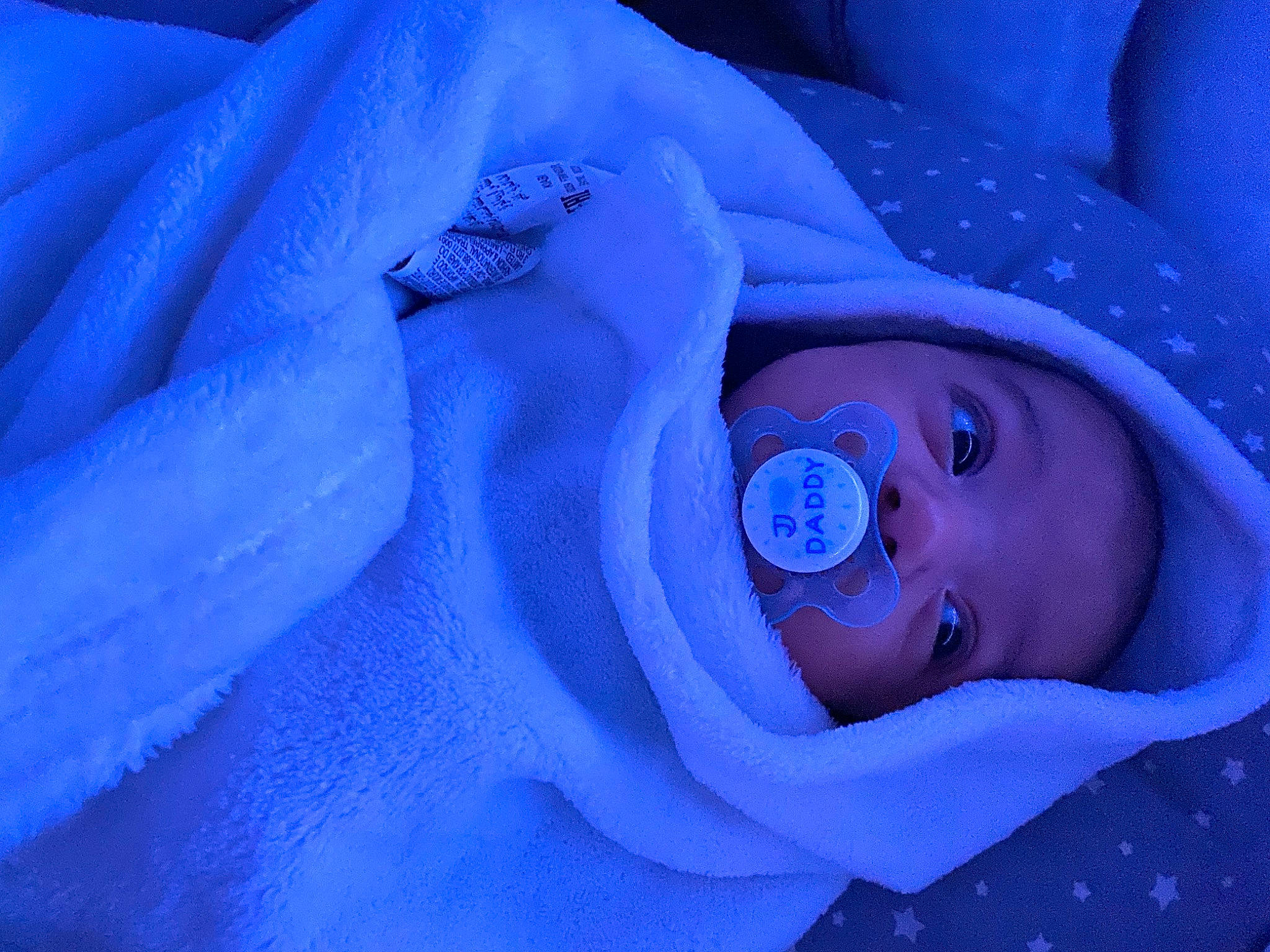 Nassim participe au concours pour gagner de l'argent avec cette photo : aqua, azure, baby, blue, cobalt_blue, electric_blue, freezing, hood, person, photography, snow, winter