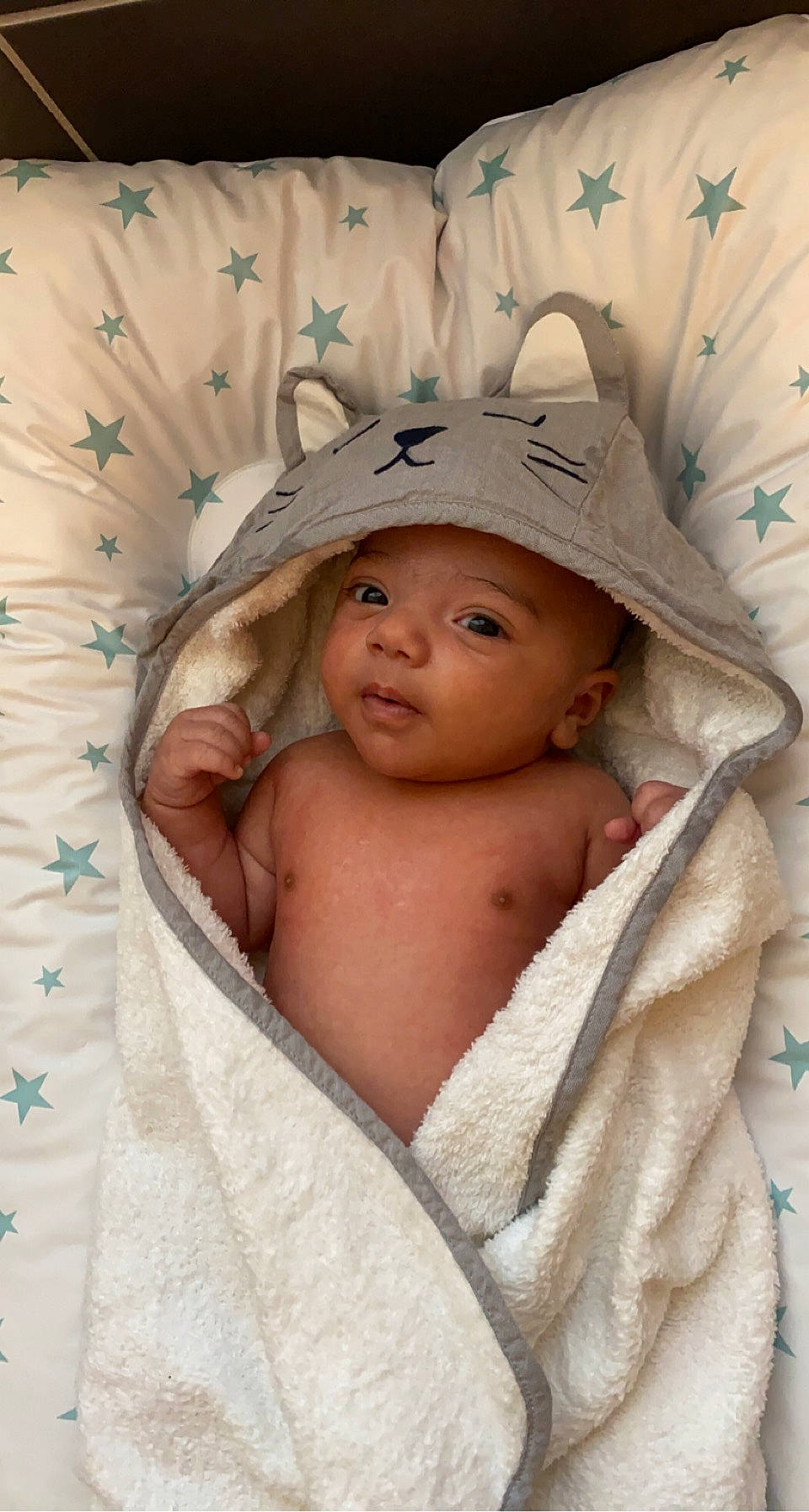 Nassim participe au concours pour gagner de l'argent avec cette photo : abdomen, baby, baby_products, baby_sleeping, baby_toddler_clothing, bedtime, cheek, child, comfort, costume_accessory, flesh, headwear, linens, person, skin, stomach, textile, toddler