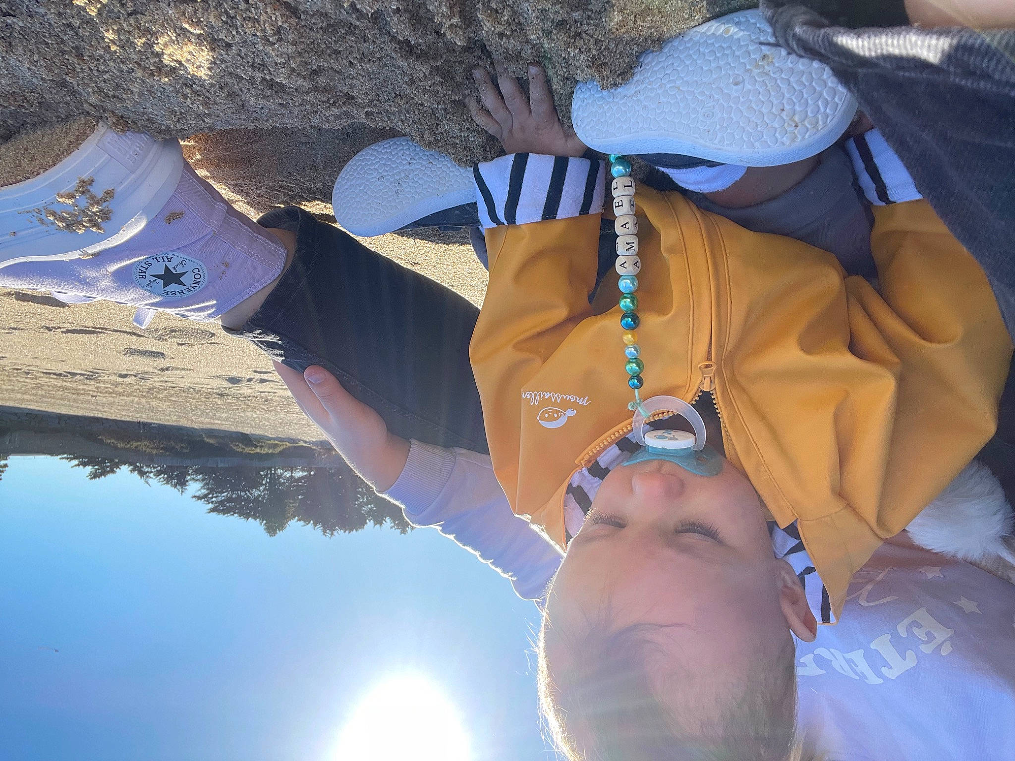 Amaël a rejoint le concours — aidez-le/la à gagner de superbes lots ! adventure, azure, beach, elbow, electric_blue, eyewear, fashion_accessory, fun, gesture, happy, hat, landscape, leisure, people_in_nature, person, personal_protective_equipment, recreation, rock_climbing_equipment, sand, travel