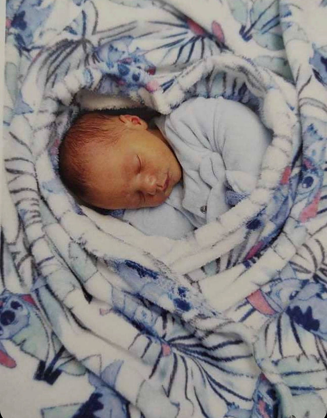 Amaël a rejoint le concours — aidez-le/la à gagner de superbes lots ! baby, baby_products, baby_safety, baby_sleeping, baby_toddler_clothing, bed, bed_sheet, bedding, bedtime, child, comfort, head, infant_bed, linens, nap, person, room, skin, sleep, textile