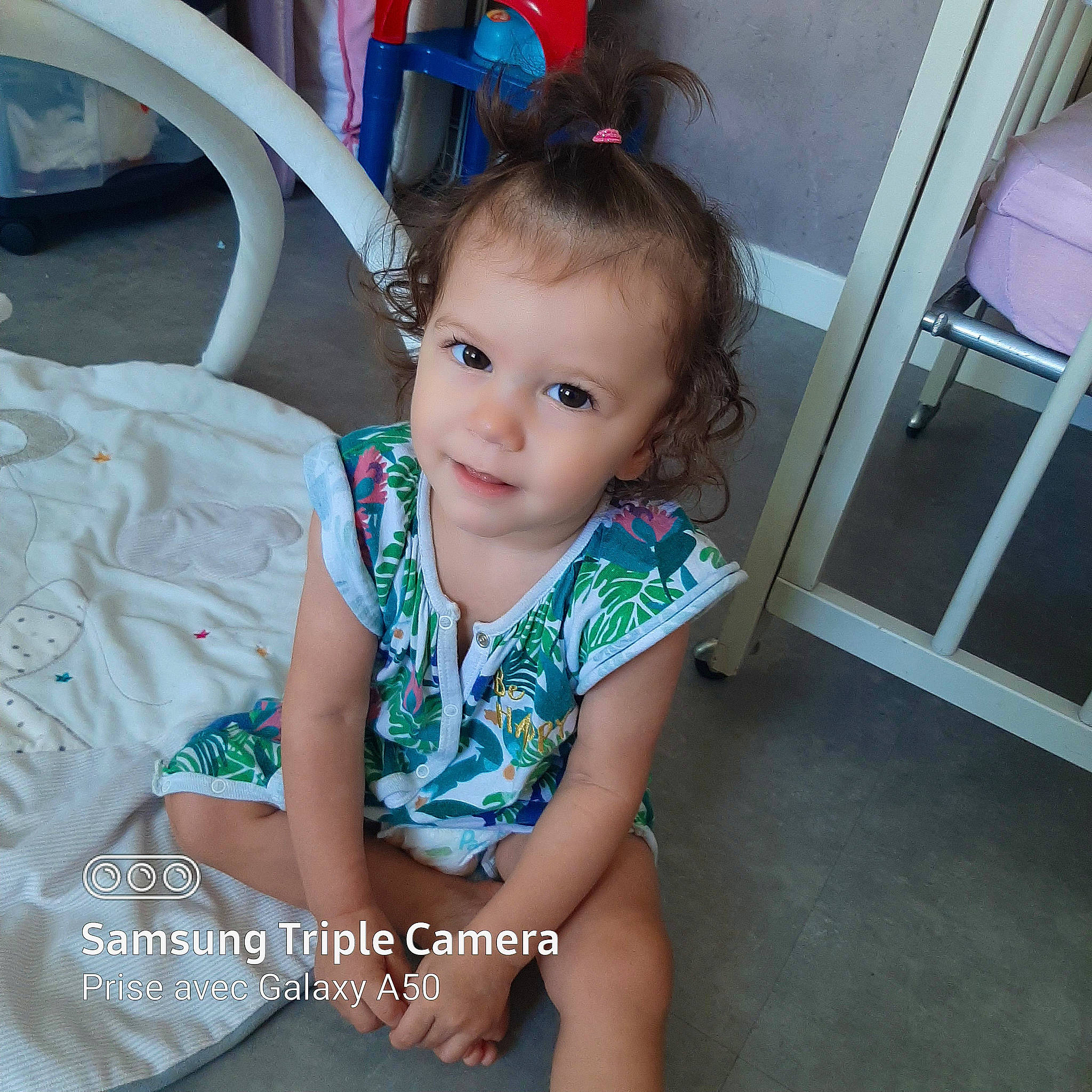 Atidja a rejoint le concours — aidez-le/la à gagner de superbes lots ! baby, baby_products, cheek, child, eye, person, play, product, sitting, skin, smile, toddler