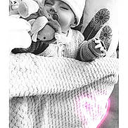 Lyzéa a rejoint le concours — aidez-le/la à gagner de superbes lots ! baby, blanket, child, comfort, cozy, cushion, cute, hat, indoor, infant, knitwear, pacifier, peaceful, plush_toy, portrait, relaxed, resting, sleeping, soft_texture, warm