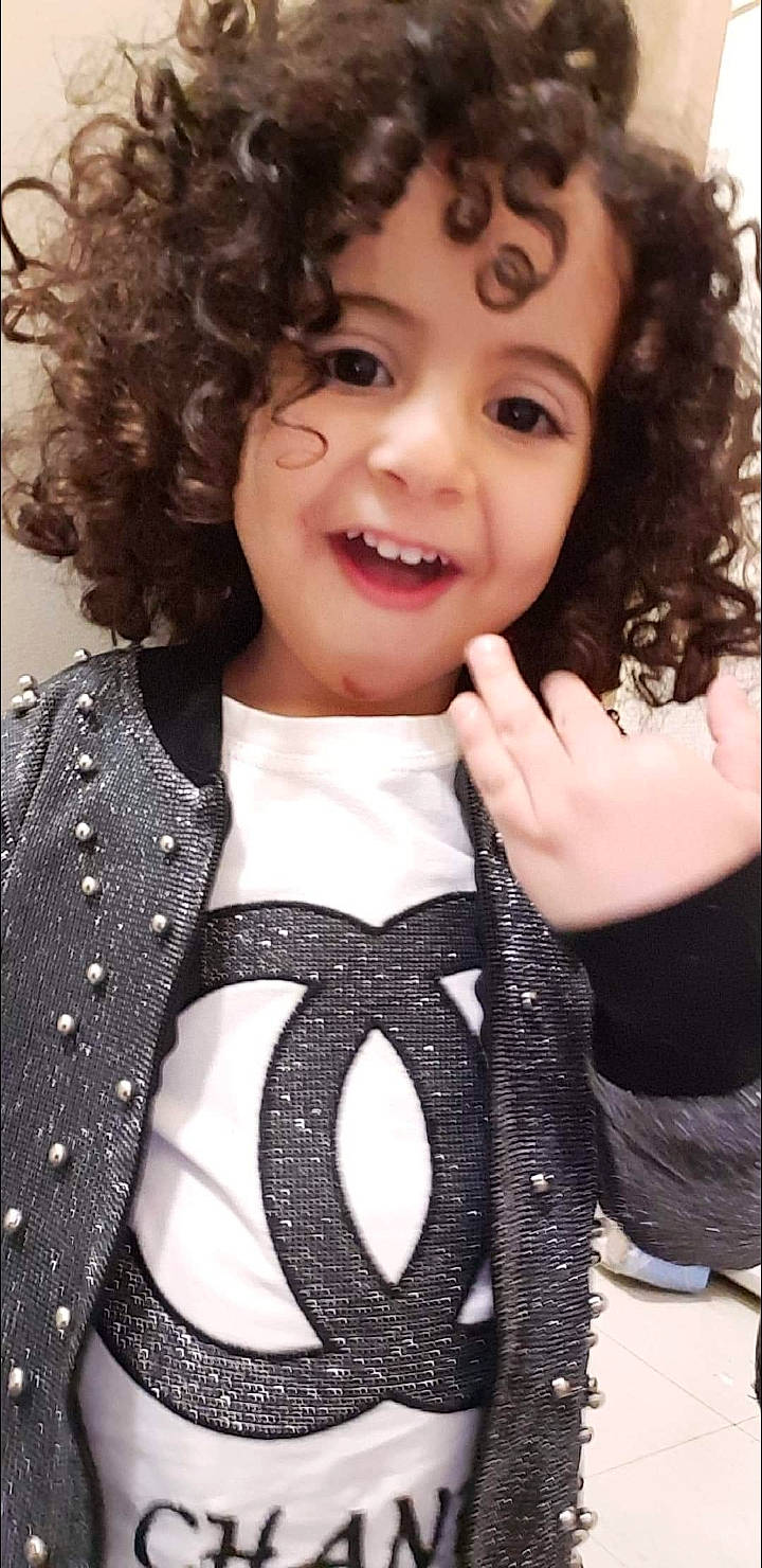 Maissem a rejoint le concours — aidez-le/la à gagner de superbes lots ! beauty, black_hair, cheek, child, child_model, cool, fashion_accessory, hair, hairstyle, jheri_curl, joy, lip, long_hair, nose, person, photography, smile, toddler