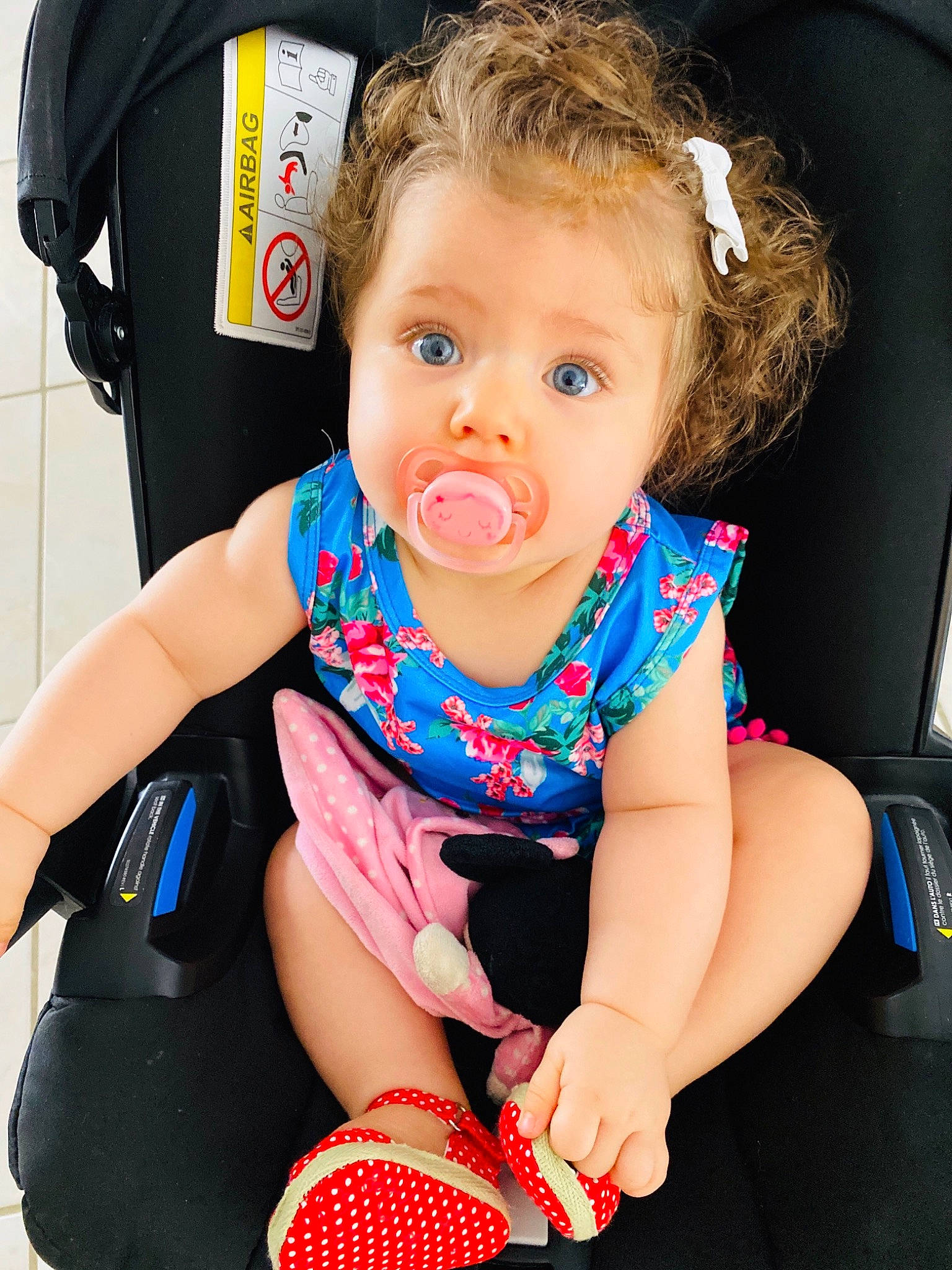 Wendy participe au concours pour gagner de l'argent avec cette photo : baby, baby_carriage, baby_in_car_seat, baby_products, baby_toddler_clothing, car_seat, cheek, child, child_model, finger, person, product, surprise, toddler