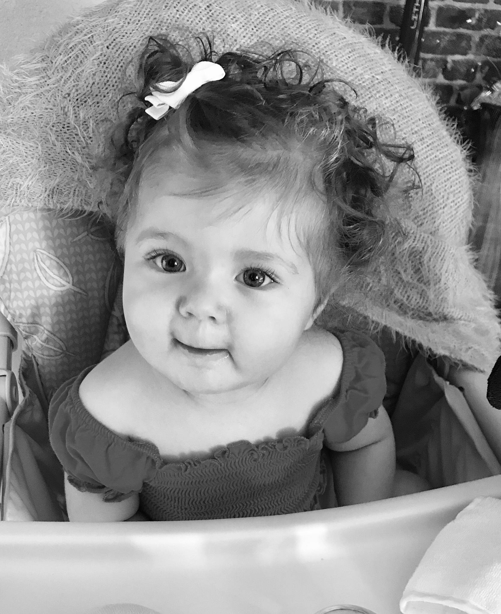 Wendy participe au concours pour gagner de l'argent avec cette photo : baby, black_and_white, cheek, child, eye, face, facial_expression, head, iris, lip, monochrome, people, person, photograph, photography, product, skin, smile, snapshot, toddler