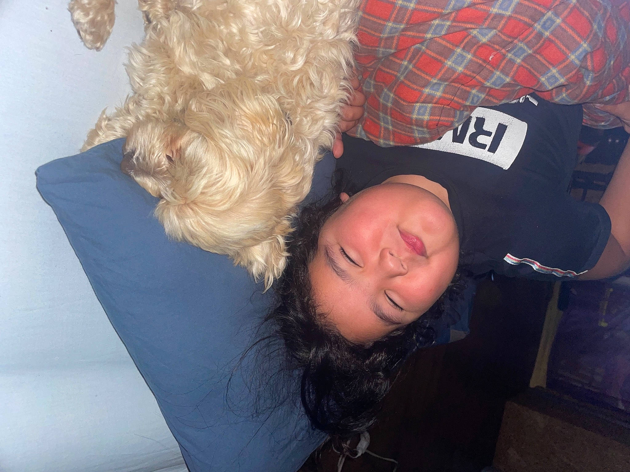 Skye is registered to the contest to win money with this photo: blond, brown_hair, cap, comfort, elbow, finger, fun, fur, gesture, hair_coloring, human_leg, neck, plaid, room, sitting, surfer_hair, t_shirt, tartan, thigh, tree