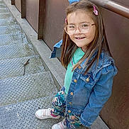 Lola participe au concours pour gagner de l'argent avec cette photo : casual_clothing, child, colorful_pants, daylight, denim_jacket, fashion, girl, glasses, greenery, handrail, happy, metal_stairs, nature, outdoor, person, playful, portrait, smiling, sneakers, young