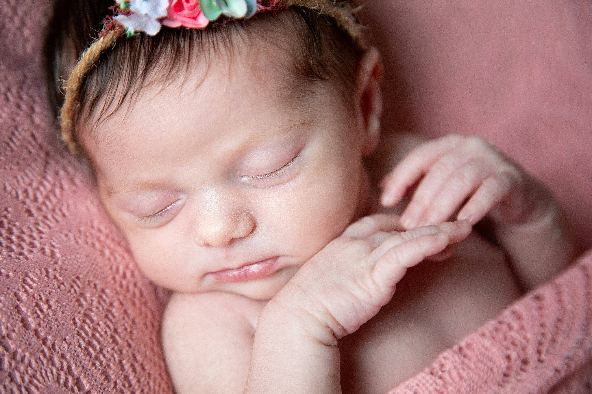 Myla participe au concours pour gagner de l'argent avec cette photo : baby, cheek, chin, ear, eyebrow, eyelash, facial_expression, finger, forehead, gesture, hair, hand, happy, head, iris, lip, neck, nose, person, skin