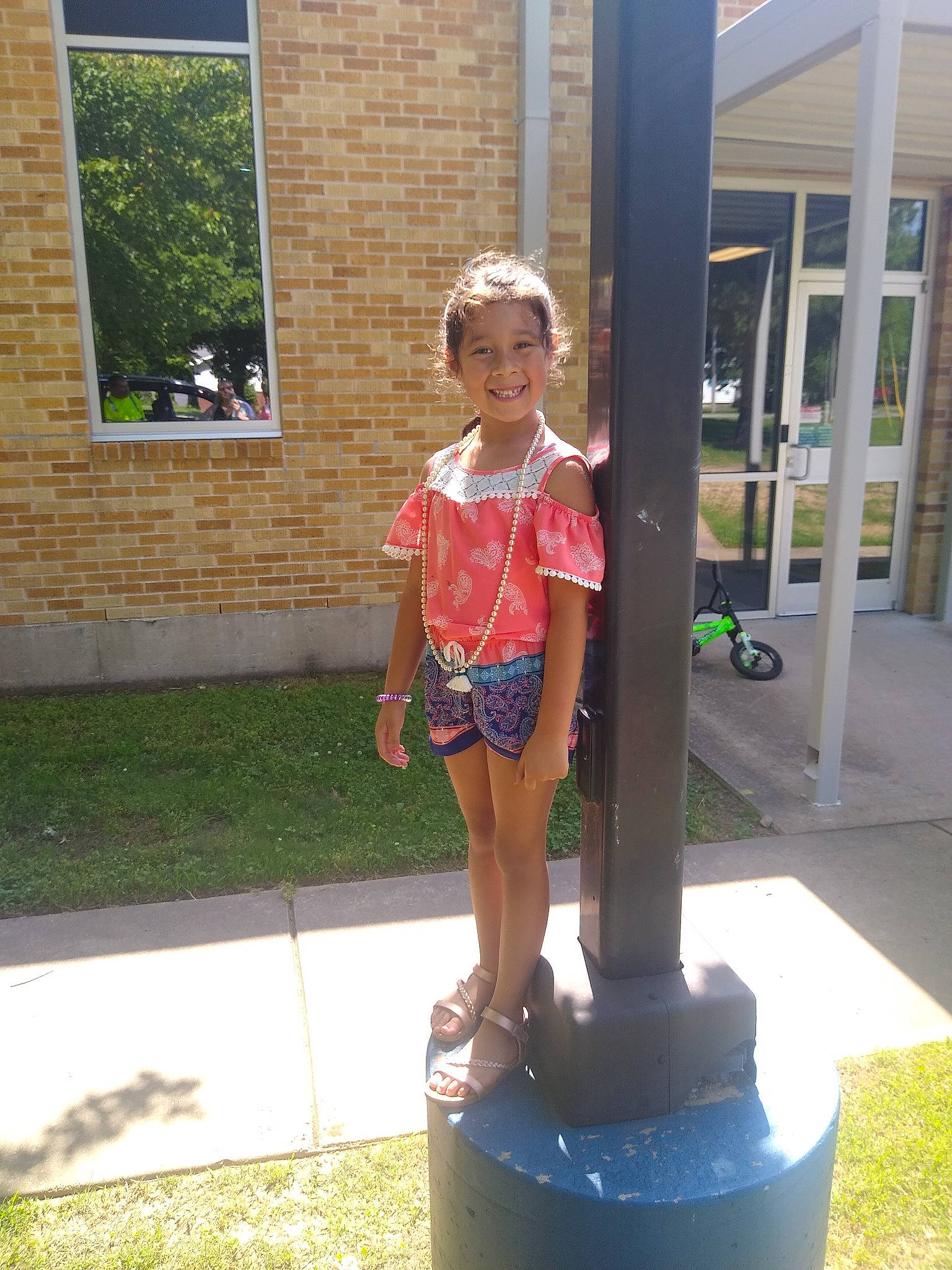 Jasmin is registered to the contest to win money with this photo: child, joy, person, summer, vacation