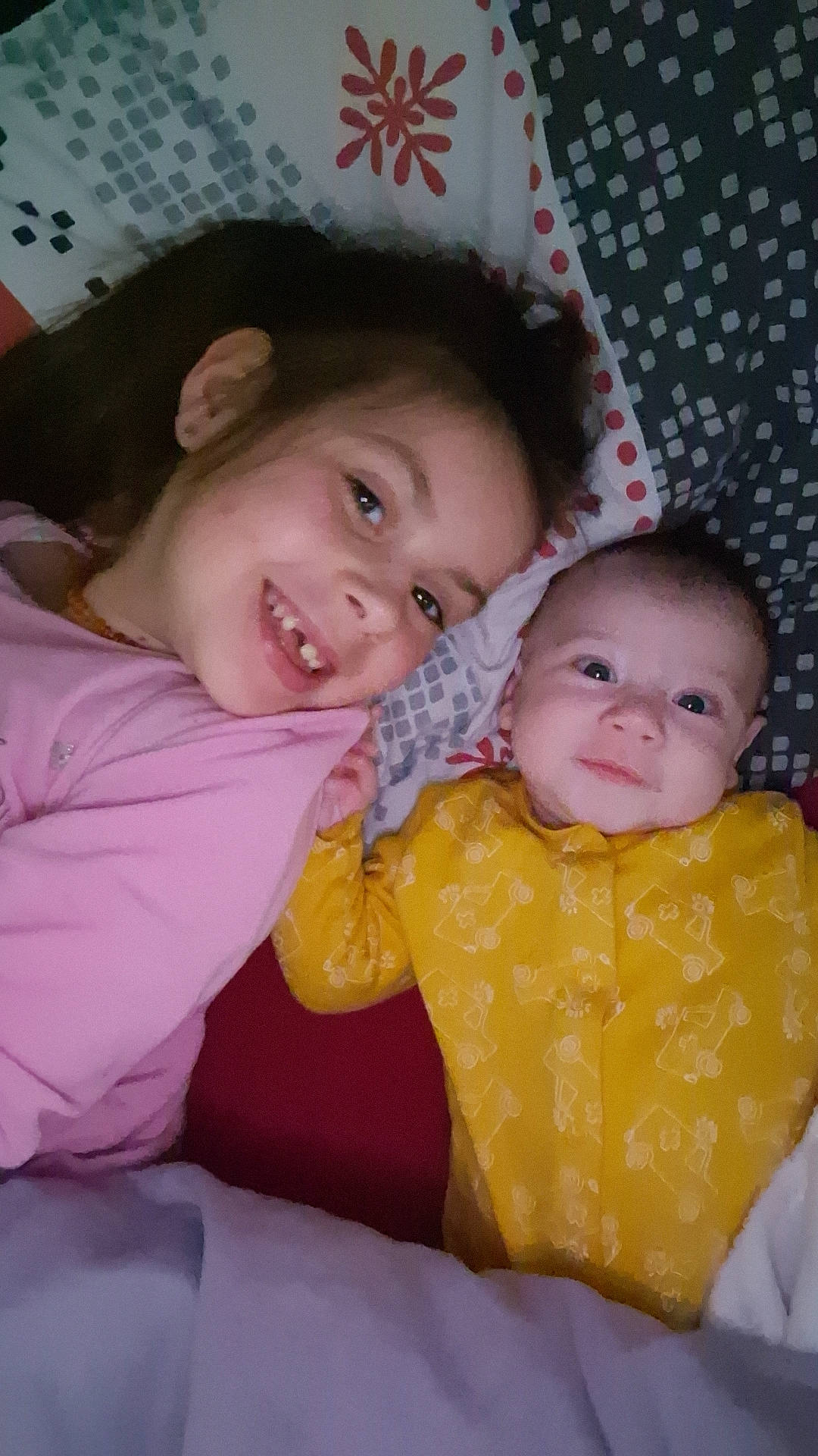 Arès participe au concours pour gagner de l'argent avec cette photo : baby, baby_toddler_clothing, cap, cheek, chin, comfort, eye, finger, fun, happy, iris, joy, lip, mouth, nose, person, pink, skin, sleeve, smile