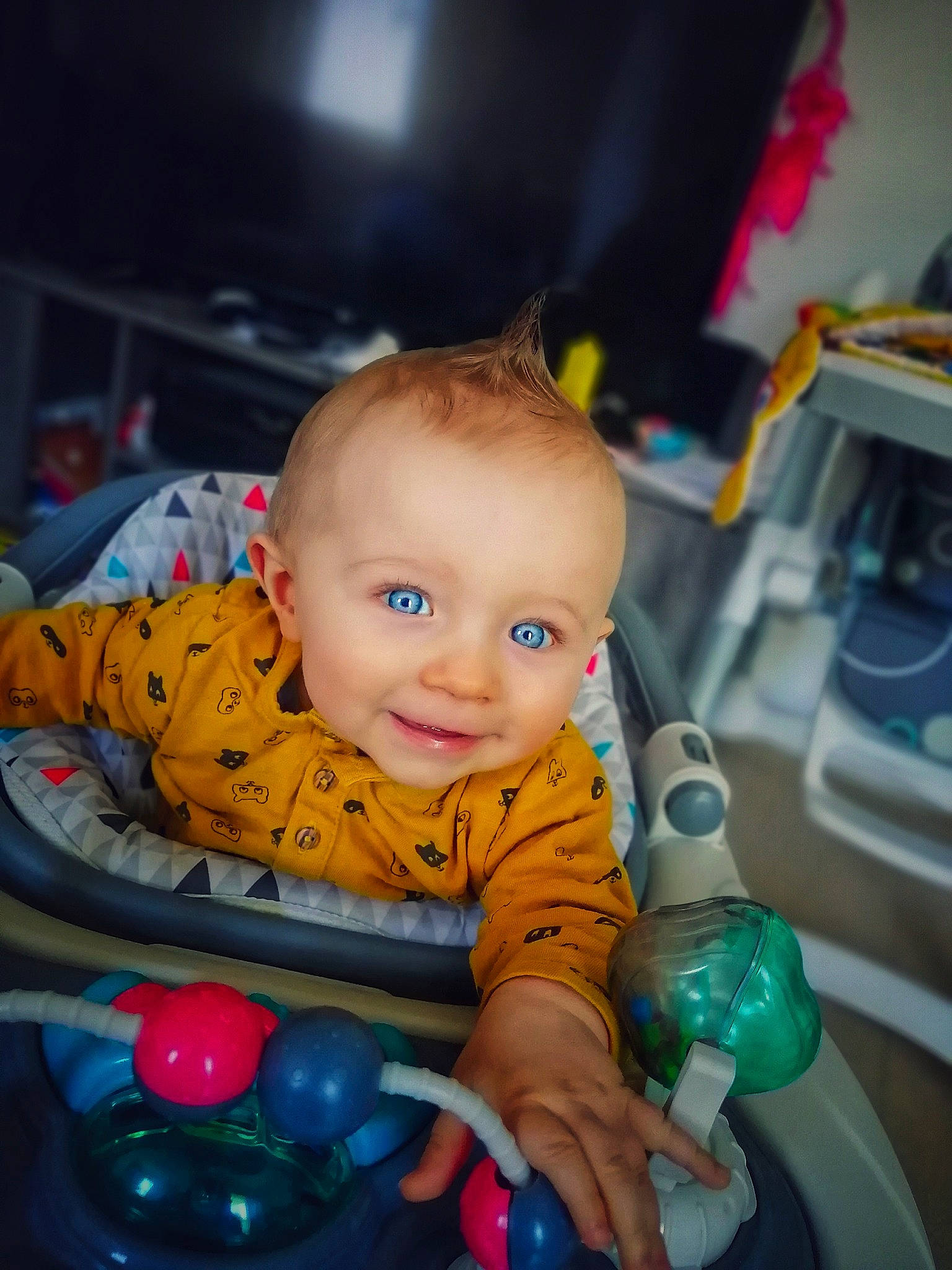 Dean participe au concours pour gagner de l'argent avec cette photo : baby, baby_products, beauty, cheek, child, eye, face, forehead, fun, head, iris, joy, nose, people, person, play, product, room, sitting, skin