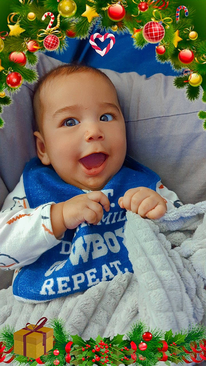 Alberto is registered to the contest to win money with this photo: baby, baby_products, baby_toddler_clothing, cheek, child, event, fun, grass, happy, holiday, linens, people_in_nature, person, plant, play, sitting, skin, sleeve, smile, t_shirt