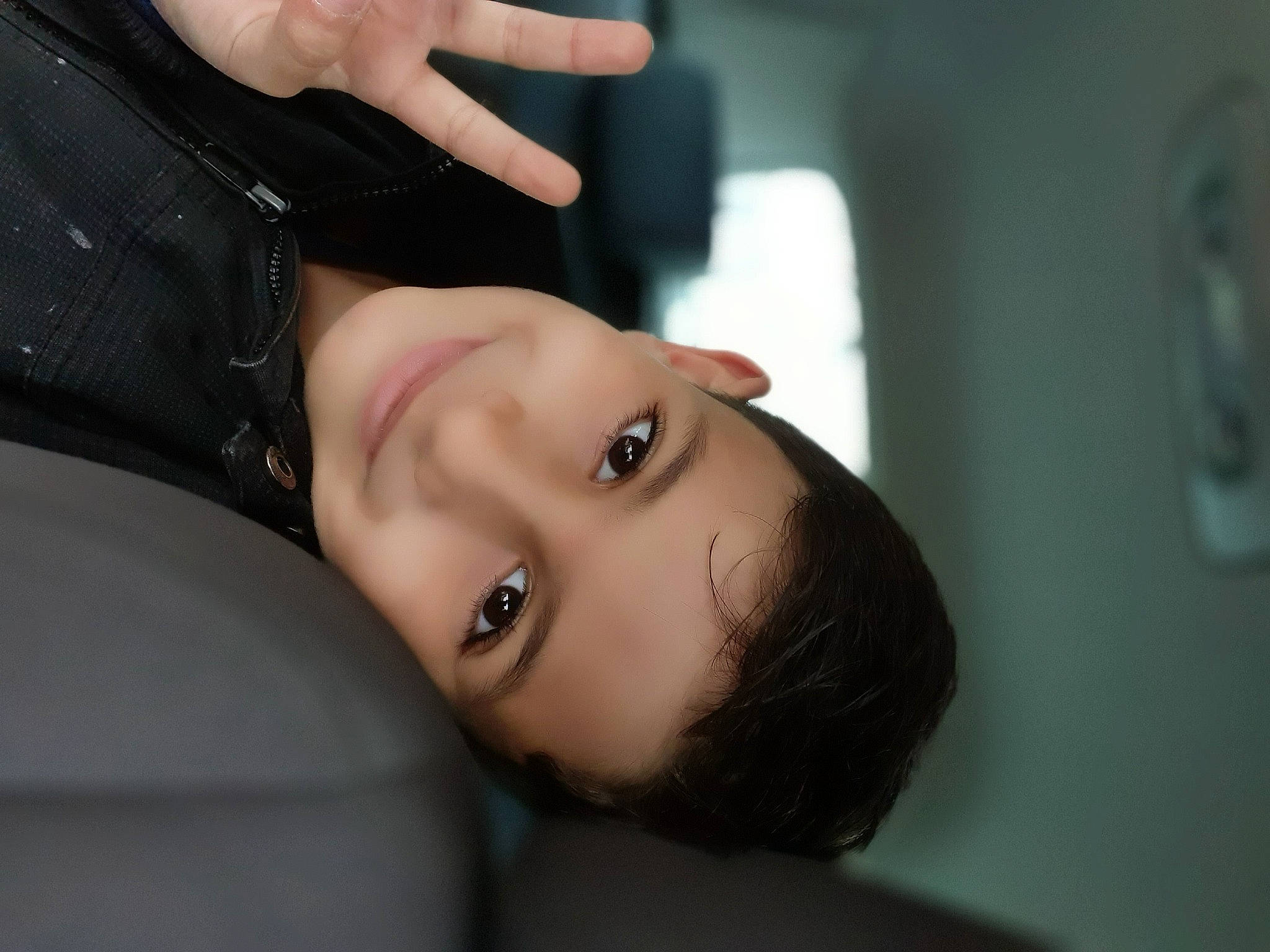 Ylan a rejoint le concours — aidez-le/la à gagner de superbes lots ! black_hair, cheek, dress, ear, eyebrow, eyelash, eyewear, fashion_design, flash_photography, gesture, human_body, jaw, joy, lip, long_hair, neck, nose, person, plant, skin