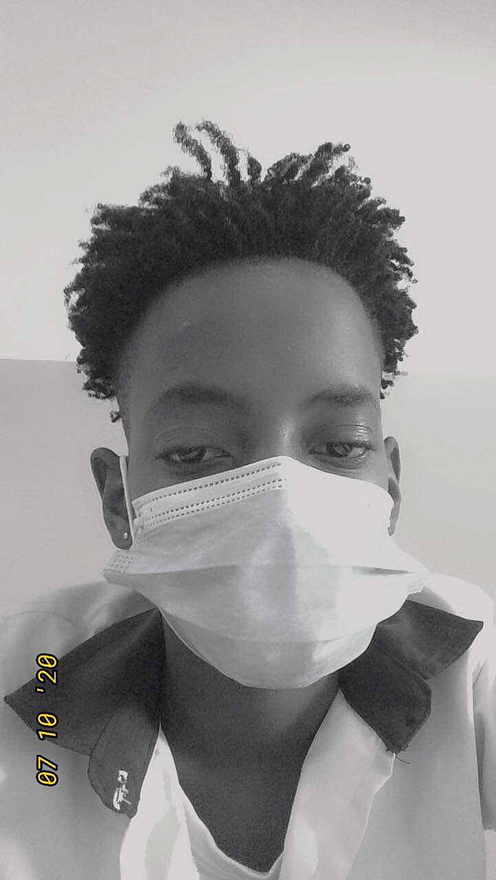 Keny a rejoint le concours — aidez-le/la à gagner de superbes lots ! black_and_white, chin, eyebrow, face, forehead, hair, hairstyle, head, jaw, moustache, mouth, nose, paper, person, photography, stock_photography, white