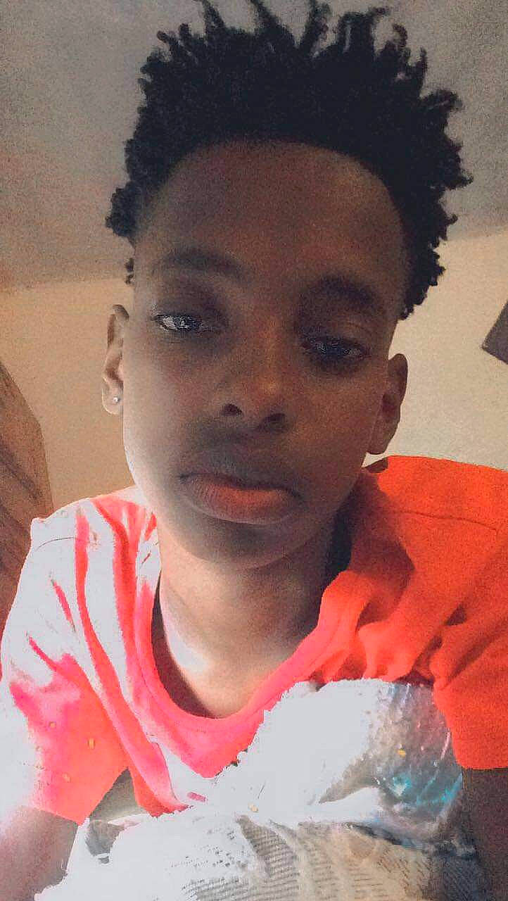 Keny a rejoint le concours — aidez-le/la à gagner de superbes lots ! afro, black_hair, cheek, child, chin, cool, eyebrow, face, forehead, hair, hairstyle, head, jaw, lip, mouth, nose, person, photography, s_curl, selfie