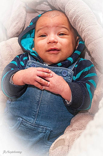 Tayron a rejoint le concours — aidez-le/la à gagner de superbes lots ! baby, baby_products, baby_sleeping, baby_toddler_clothing, cheek, child, comfort, denim, hood, linens, person, product, skin, sleeve, toddler