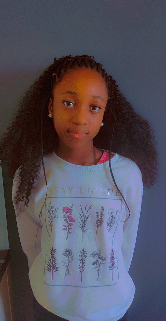 Ruth participe au concours pour gagner de l'argent avec cette photo : black_hair, cheek, chin, cornrows, eyebrow, face, fashion, forehead, hair, hairstyle, head, iris, jheri_curl, lip, neck, organ, person, ringlet, shoulder, skin