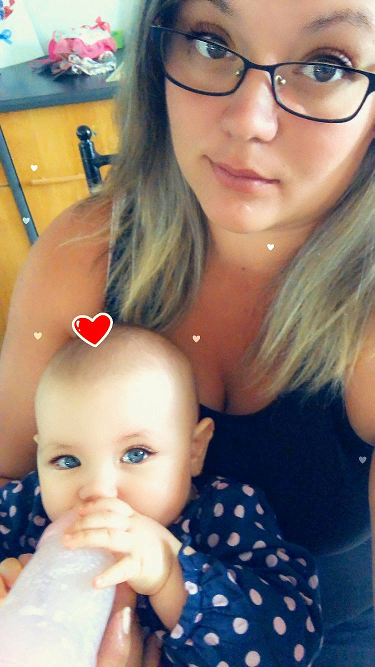 Mia a rejoint le concours — aidez-le/la à gagner de superbes lots ! child, eyewear, face, glasses, lip, nose, person, photography, selfie, toddler, vision_care