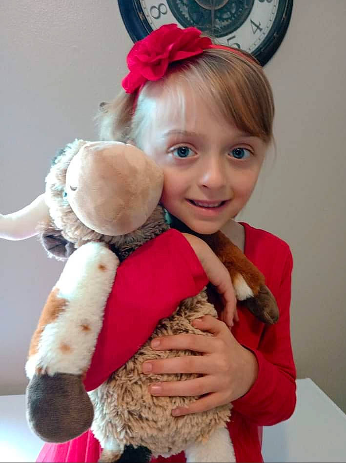 Angel is registered to the contest to win money with this photo: baby_toddler_clothing, child, event, fashion_accessory, fawn, fun, fur, gesture, hand, happy, headpiece, joy, mammal, organ, person, pink, red, sleeve, smile, teddy_bear