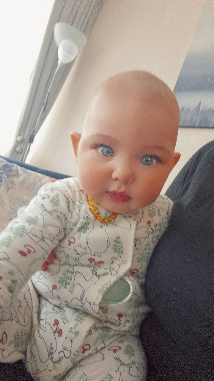 Ibrahim participe au concours pour gagner de l'argent avec cette photo : baby, baby_toddler_clothing, cheek, child, comfort, ear, eyelash, iris, light_fixture, linens, lip, neck, nose, pattern, person, room, sitting, skin, sleeve, t_shirt