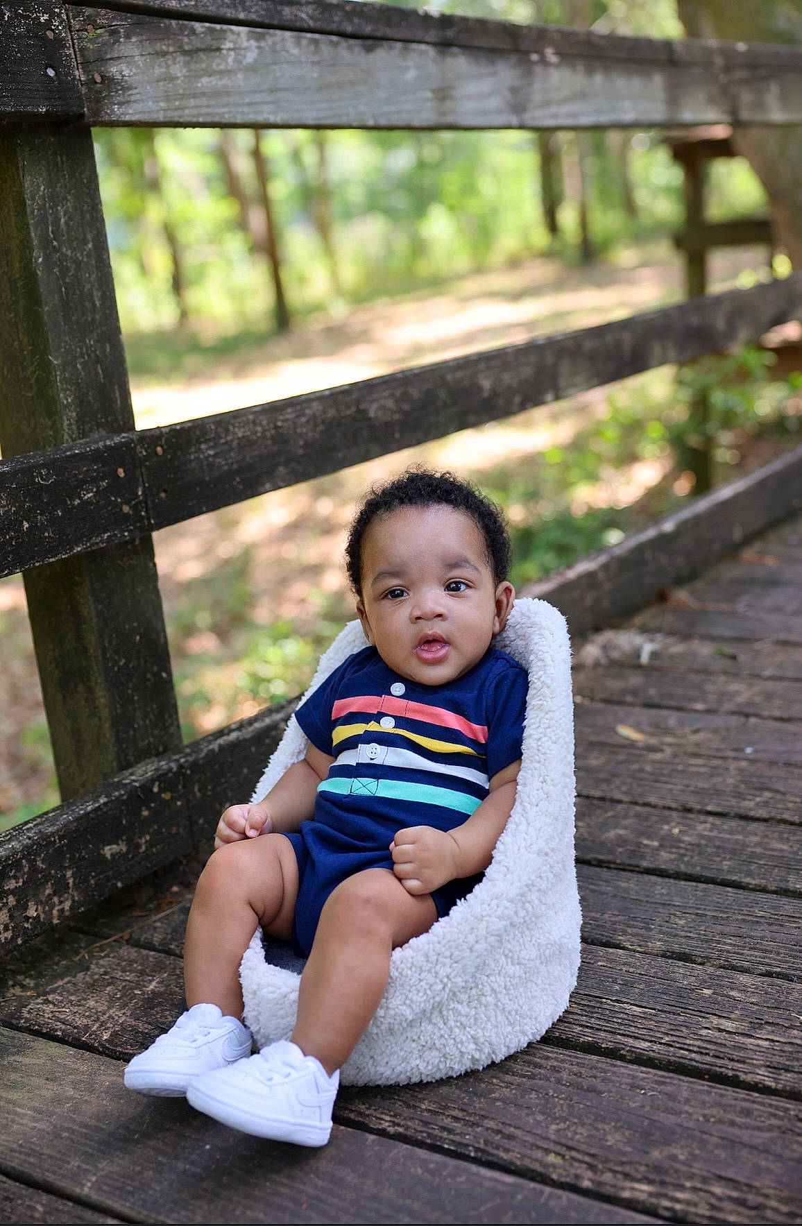 Rior is registered to the contest to win money with this photo: baby, baby_toddler_clothing, child, fence, fun, grass, happy, leg, leisure, people_in_nature, person, plant, recreation, sitting, skin, spring, t_shirt, toddler, tree, water