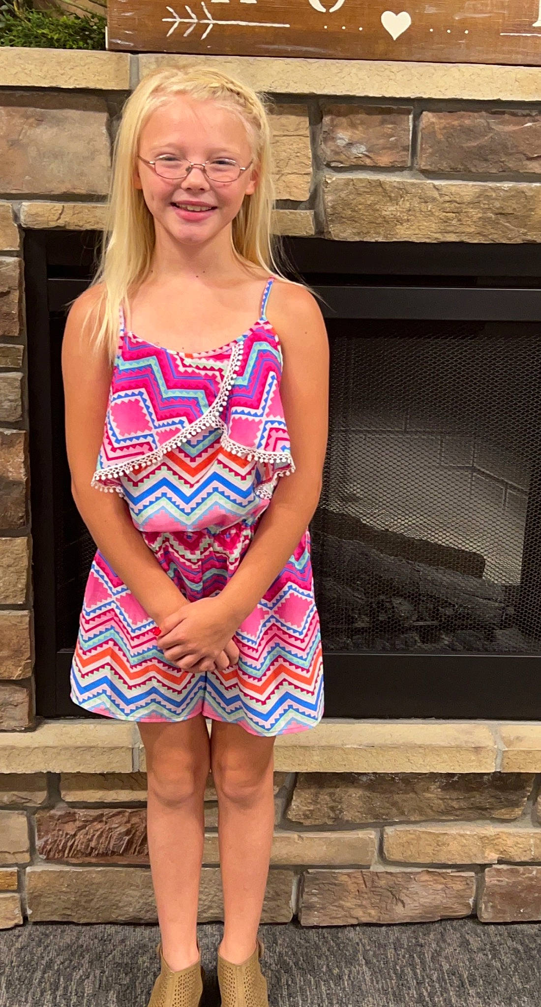 Brailyn is registered to the contest to win money with this photo: beauty, clothing, day_dress, dress, electric_blue, face, fashion_design, hair, hairstyle, happy, joy, long_hair, neck, one_piece_garment, pattern, person, pink, shoulder, sleeve, smile