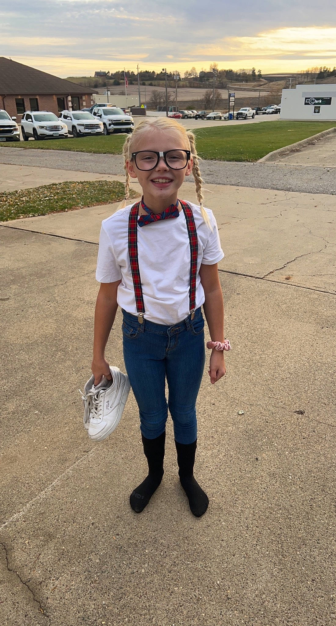 Brailyn is registered to the contest to win money with this photo: asphalt, denim, electric_blue, eyewear, fun, gesture, grass, happy, joy, landscape, leisure, person, plant, recreation, road_surface, sleeve, smile, t_shirt, tire, toddler