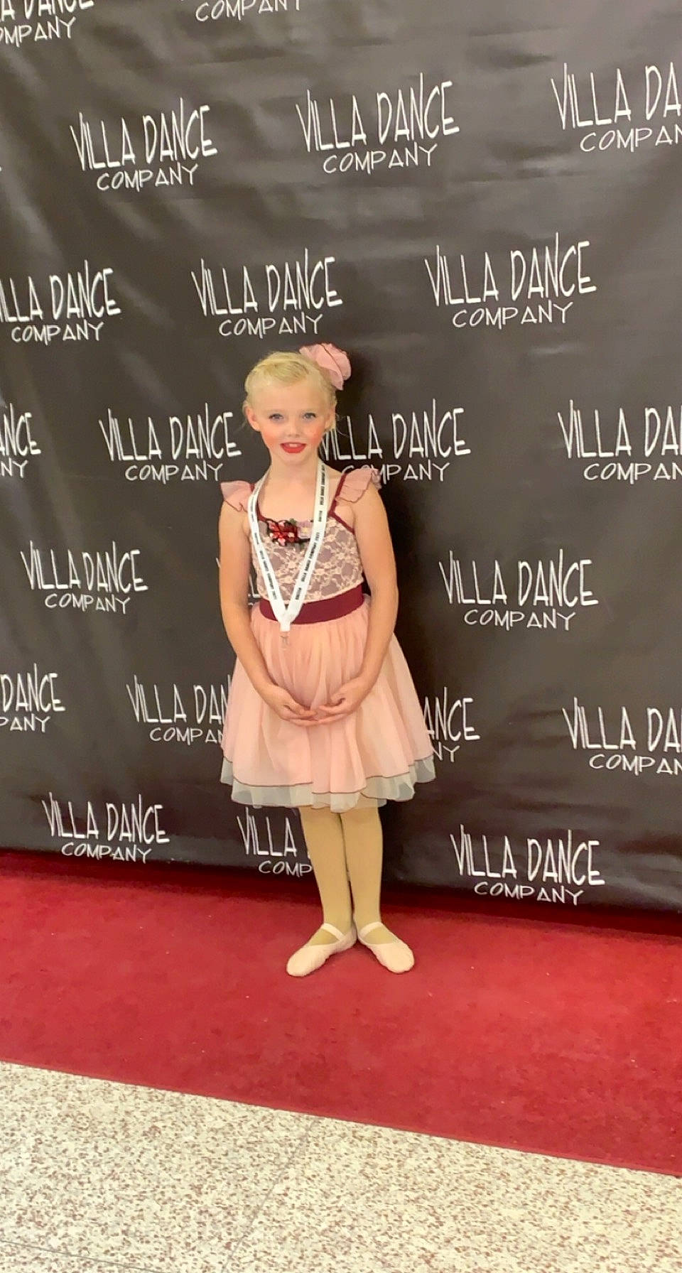 Brailyn is registered to the contest to win money with this photo: blackboard, carpet, chalk, child, cocktail_dress, day_dress, event, fashion_design, flooring, font, handwriting, happy, human_leg, joy, pattern, person, photo_caption, pink, rectangle, slate